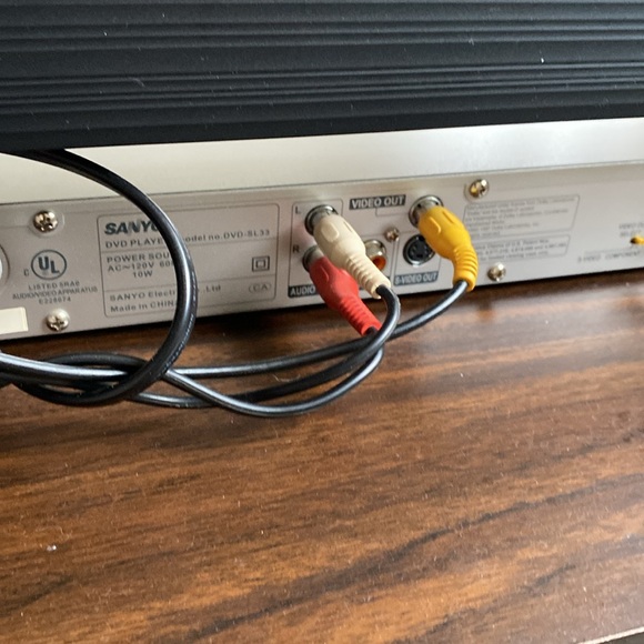 Sanyo. DVD player with remote - Picture 5 of 9